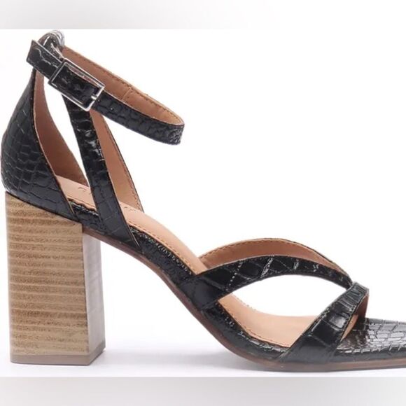 CREVO Kaitlin Block Heel Sandal - Picture 3 of 11